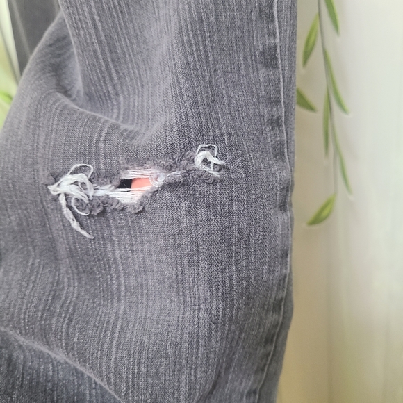 Wet seal distressed jeans - Picture 4 of 4